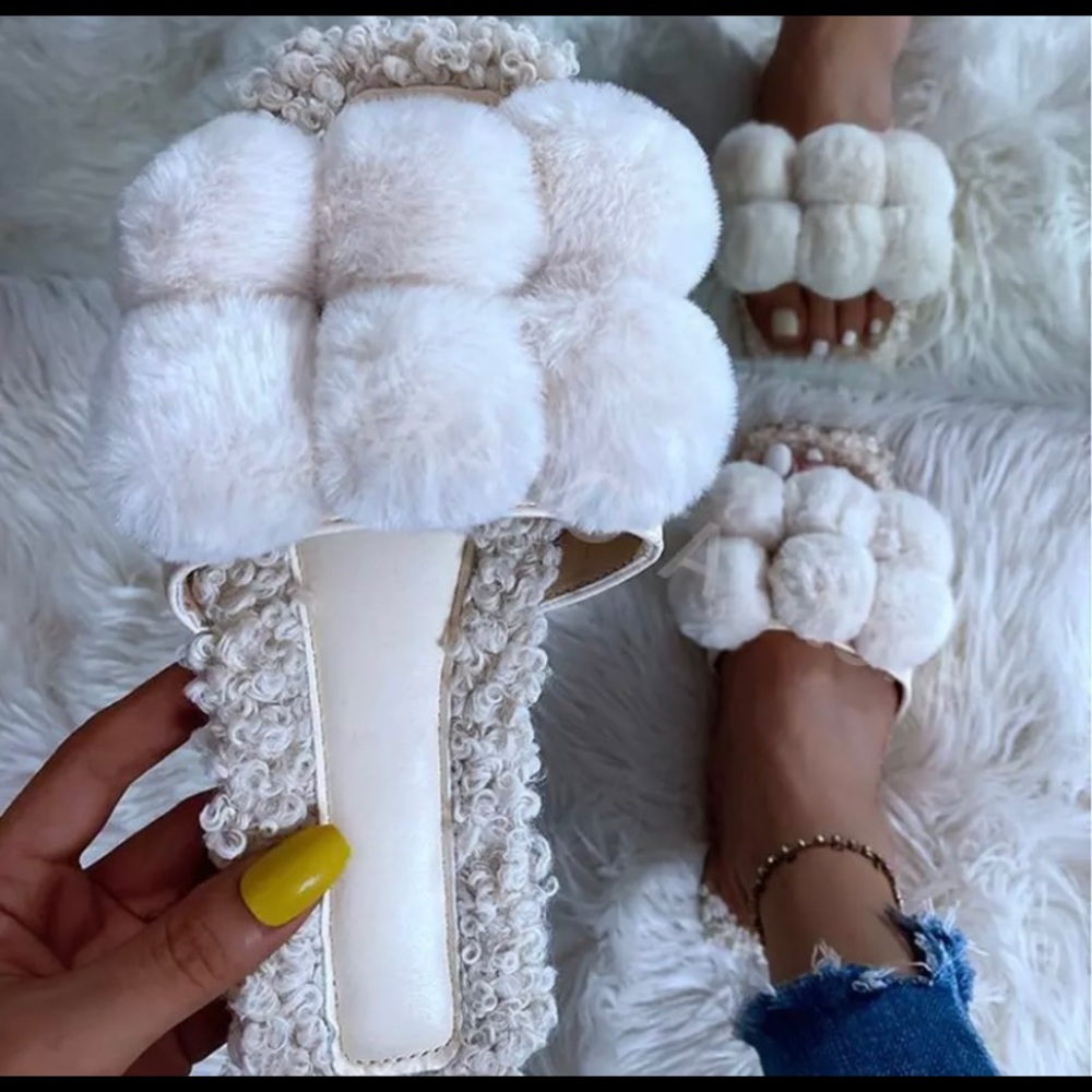 Slippers - Picture 3 of 5